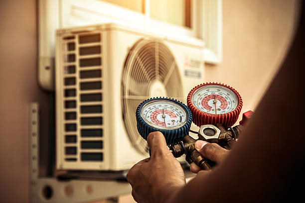 Professional Hvac technician working in Vincentown, NJ
